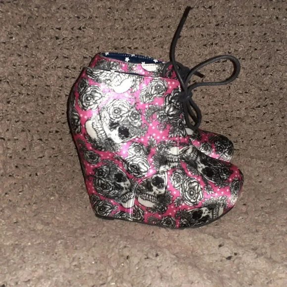 IRON FIST-Bright Light-Pink Satin Black Skull-Wedge Booties-Sz 6-Excellent - Picture 4 of 7